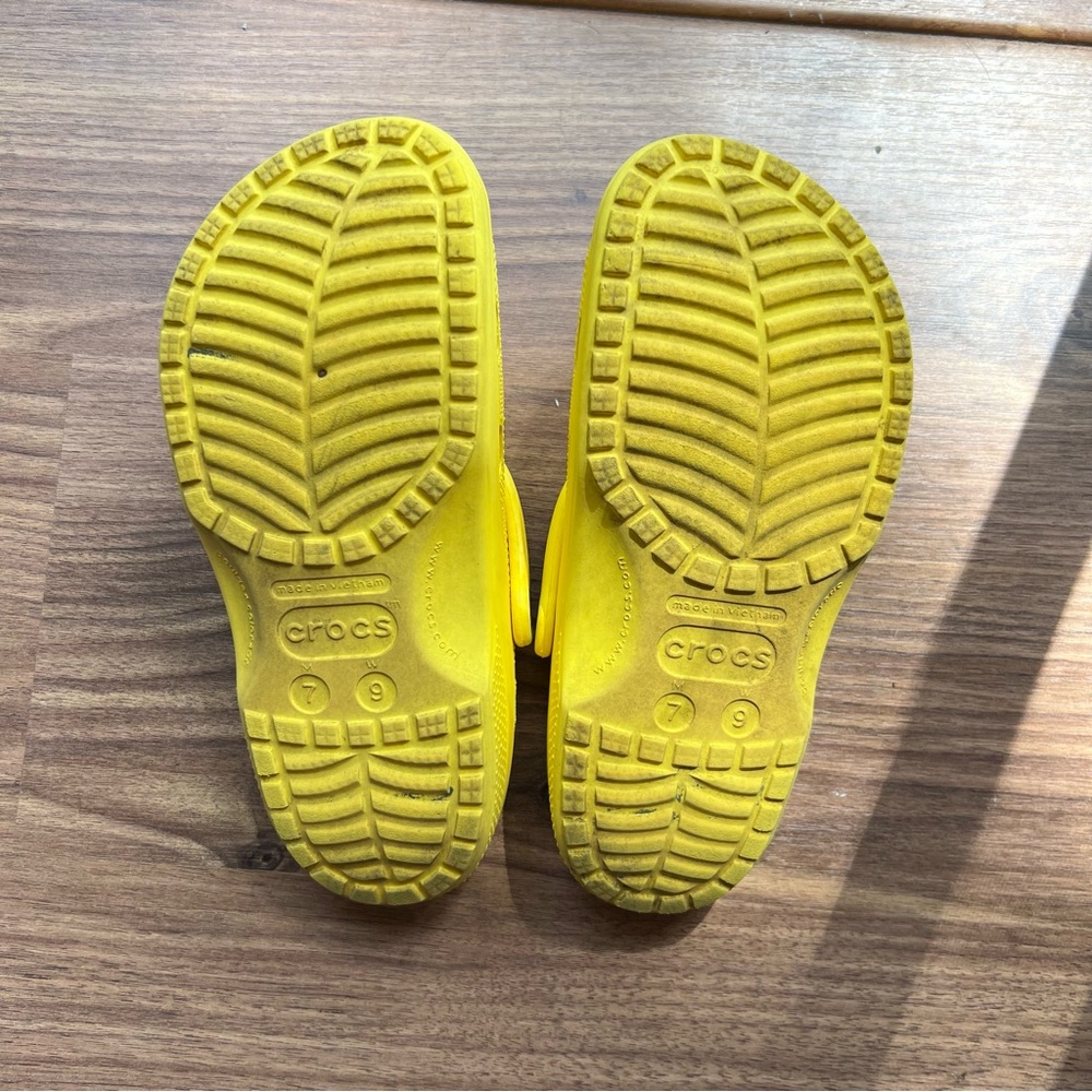 Yellow Crocs - Picture 6 of 7